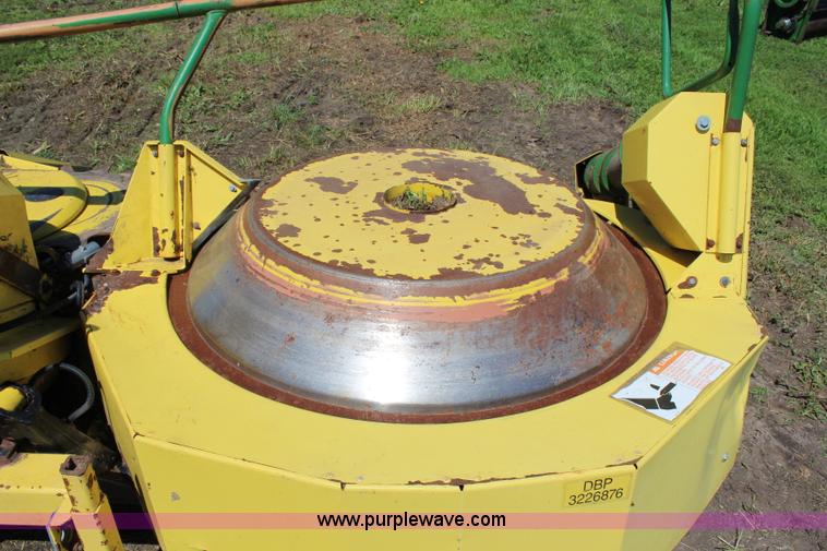 image for item J1104 2002 John Deere 676 rotary forage head