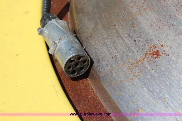 image for item J1104 2002 John Deere 676 rotary forage head