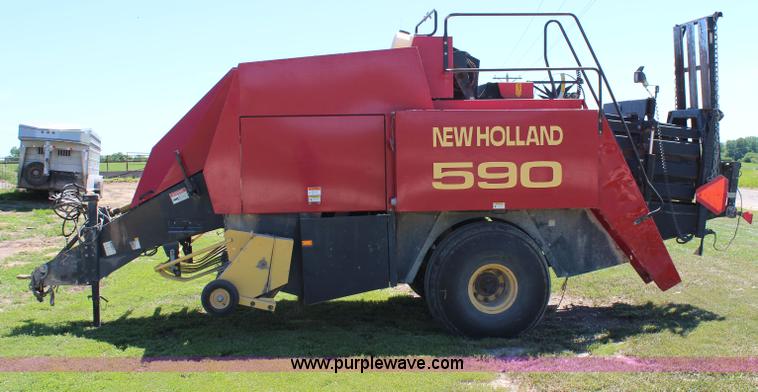 image for item J1112 1998 New Holland 590 large square baler