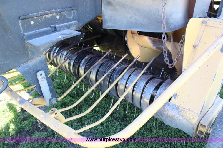 image for item J1112 1998 New Holland 590 large square baler