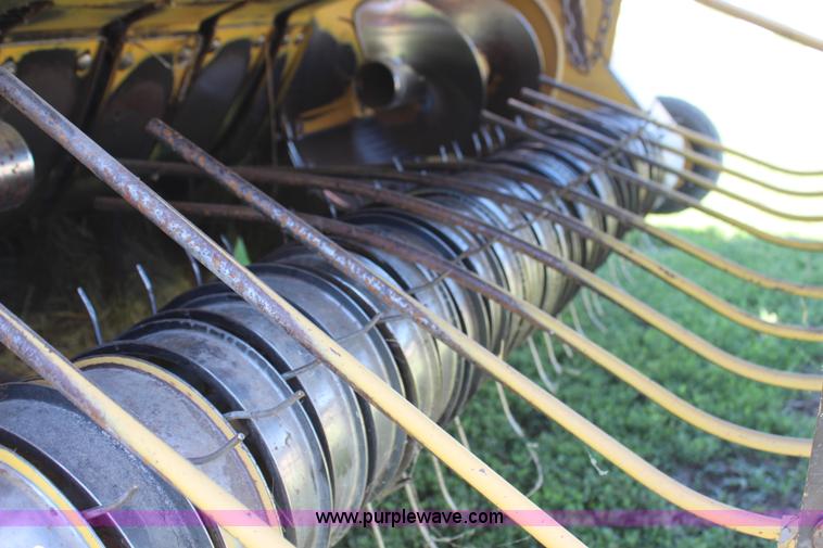 image for item J1112 1998 New Holland 590 large square baler