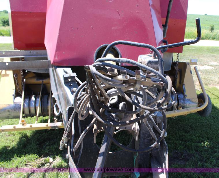 image for item J1112 1998 New Holland 590 large square baler