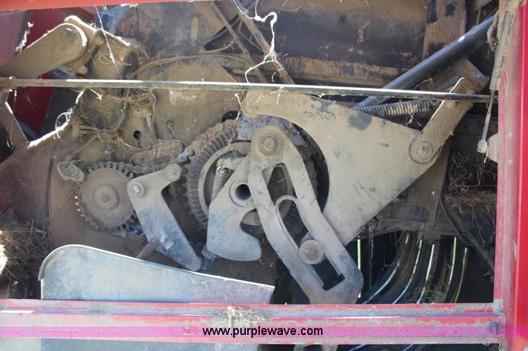 image for item J1112 1998 New Holland 590 large square baler