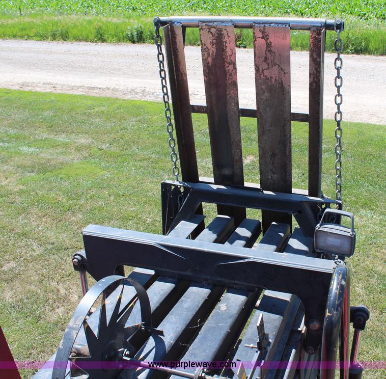 image for item J1112 1998 New Holland 590 large square baler