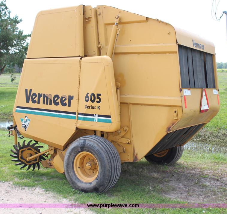 image for item J1137 Vermeer 605K round baler