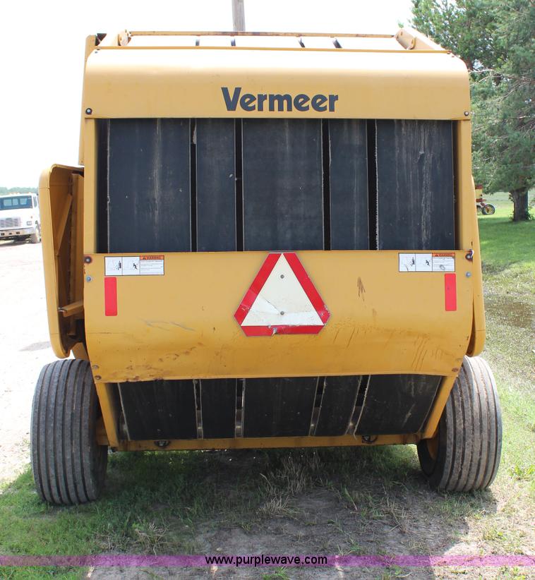 image for item J1137 Vermeer 605K round baler