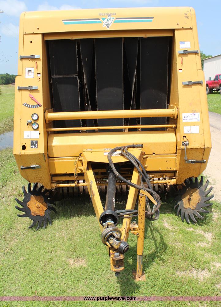 image for item J1137 Vermeer 605K round baler