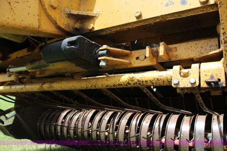 image for item J1137 Vermeer 605K round baler