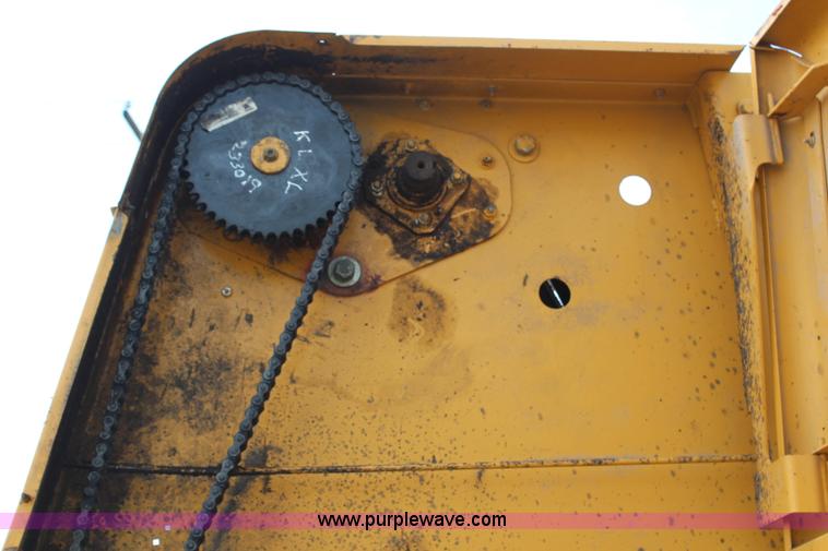 image for item J1137 Vermeer 605K round baler