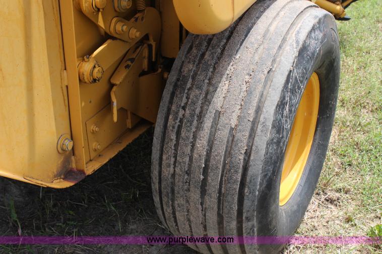 image for item J1137 Vermeer 605K round baler