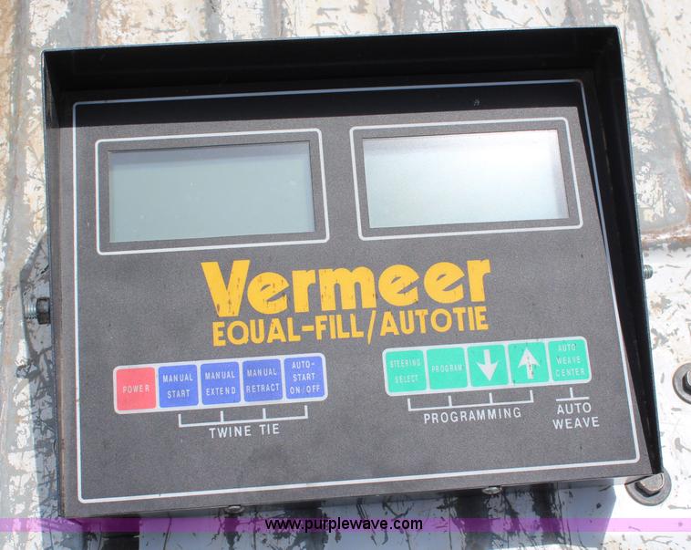 image for item J1137 Vermeer 605K round baler