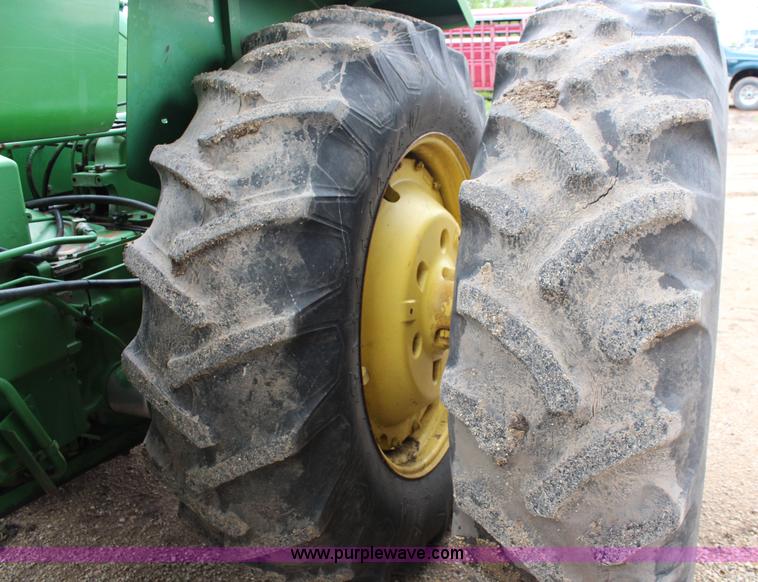 image for item J1150 1981 John Deere 8440 4WD tractor