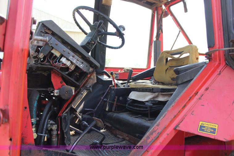 image for item J2195 Belarus 825 MFWD tractor