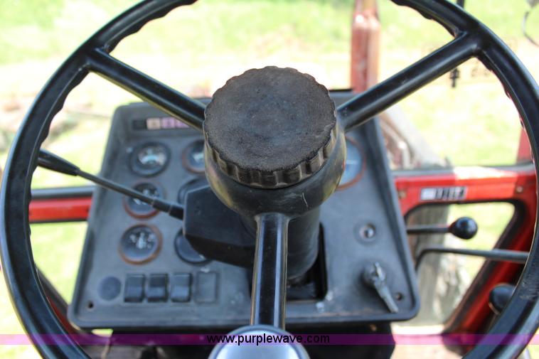 image for item J2195 Belarus 825 MFWD tractor