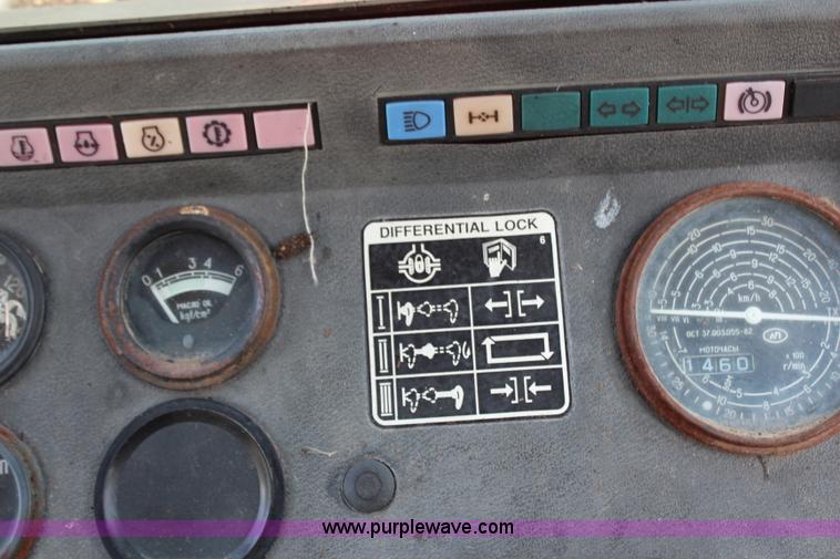 image for item J2195 Belarus 825 MFWD tractor