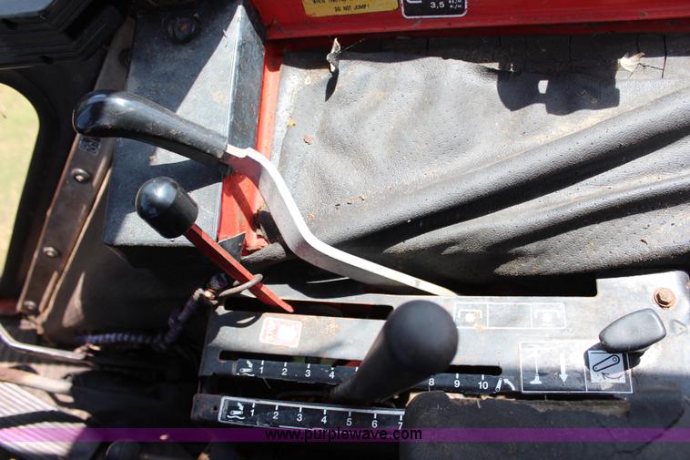 image for item J2195 Belarus 825 MFWD tractor