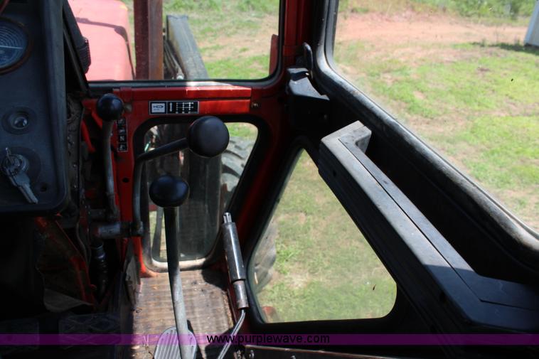 image for item J2195 Belarus 825 MFWD tractor