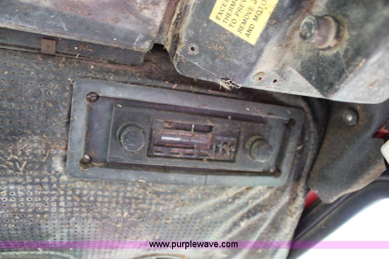 image for item J2195 Belarus 825 MFWD tractor