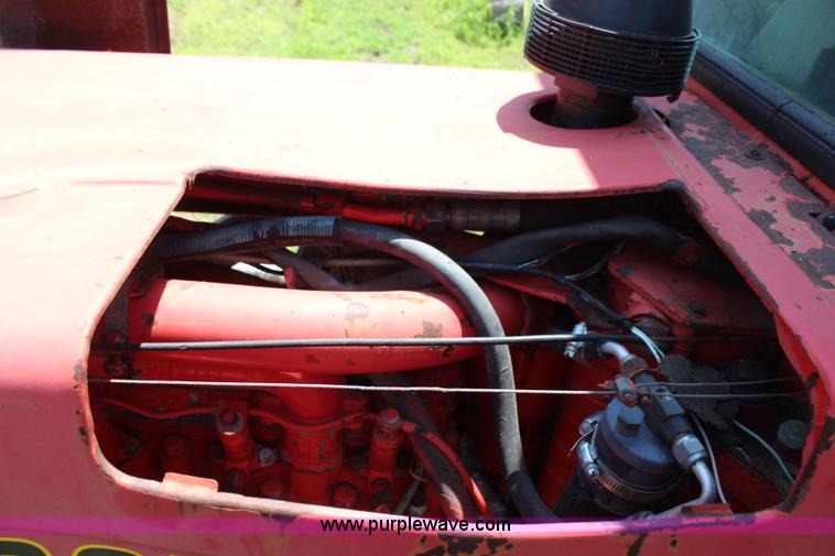 image for item J2195 Belarus 825 MFWD tractor