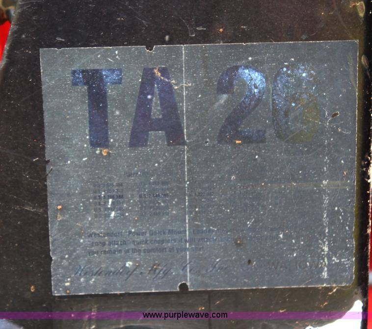 image for item J2195 Belarus 825 MFWD tractor