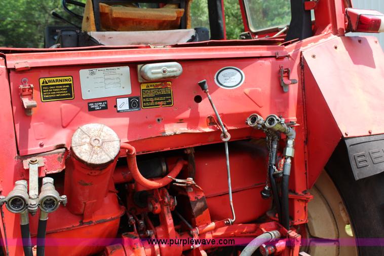 image for item J2195 Belarus 825 MFWD tractor