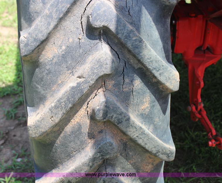 image for item J2195 Belarus 825 MFWD tractor