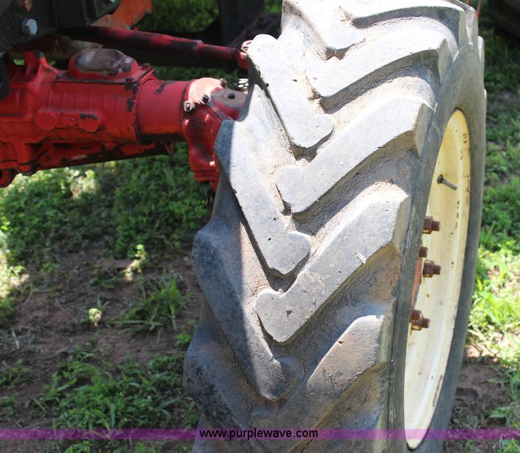 image for item J2195 Belarus 825 MFWD tractor