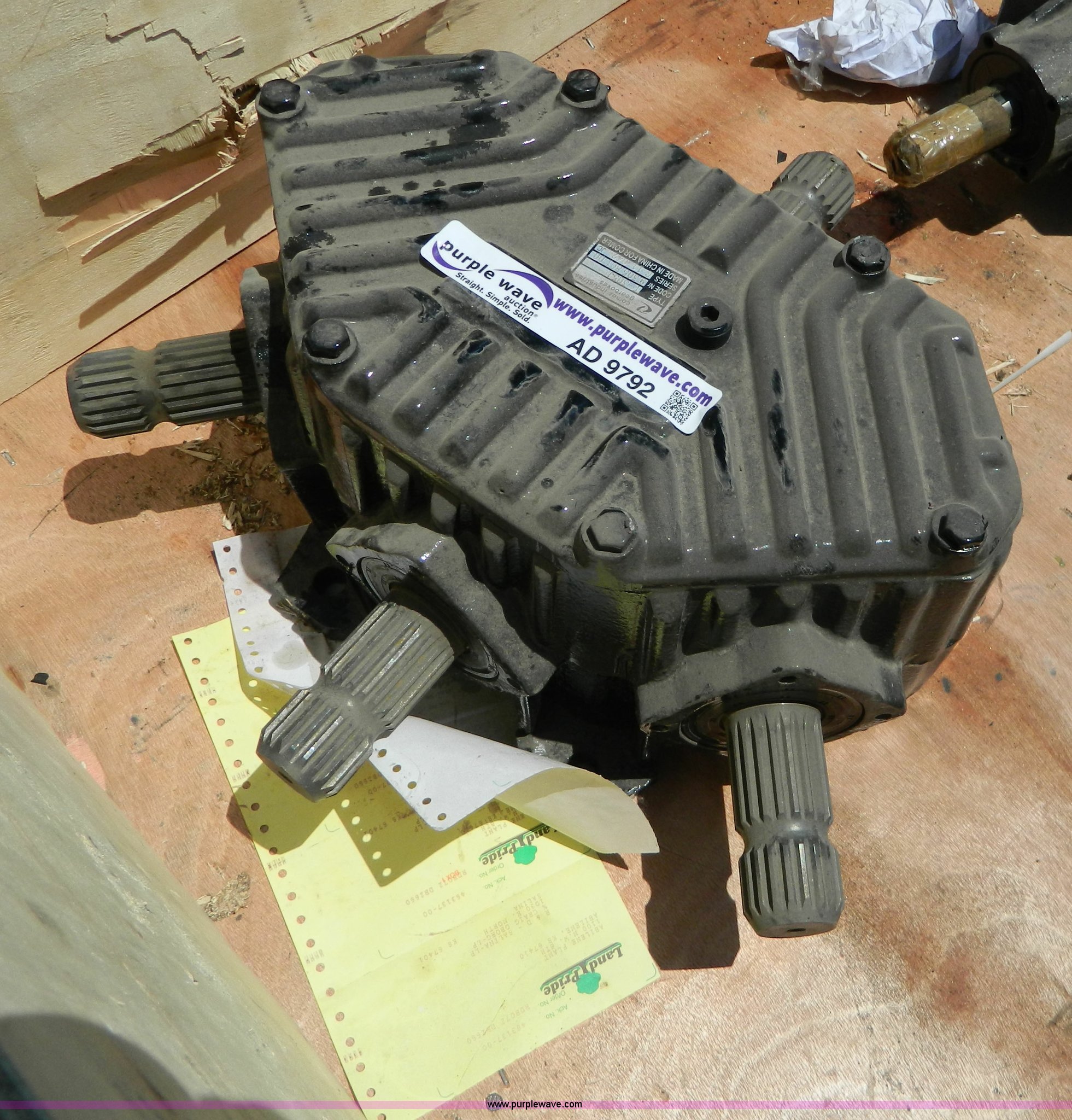 Splitter gearbox in Salina, KS Item AD9792 sold Purple Wave
