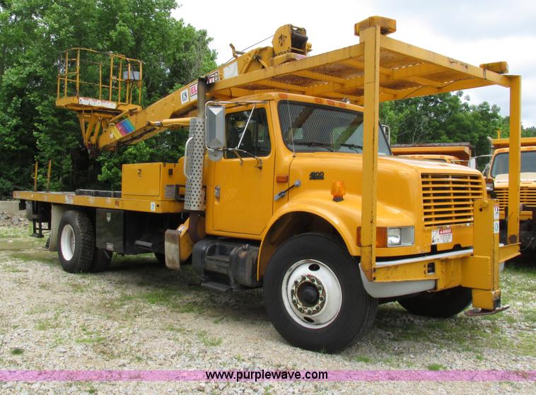 image for item AN9035 2000 International 4900 aerial truck