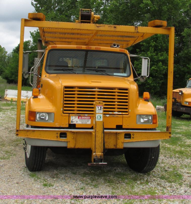 image for item AN9035 2000 International 4900 aerial truck