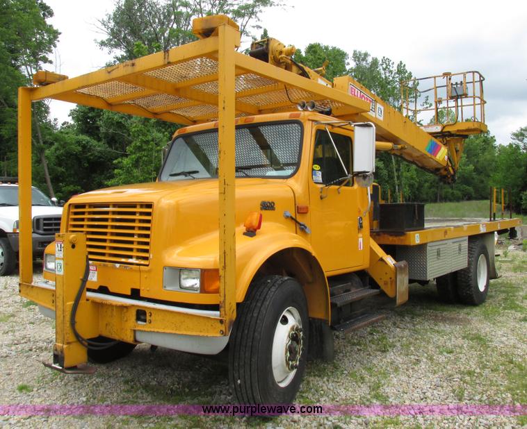 image for item AN9035 2000 International 4900 aerial truck