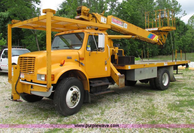 image for item AN9035 2000 International 4900 aerial truck