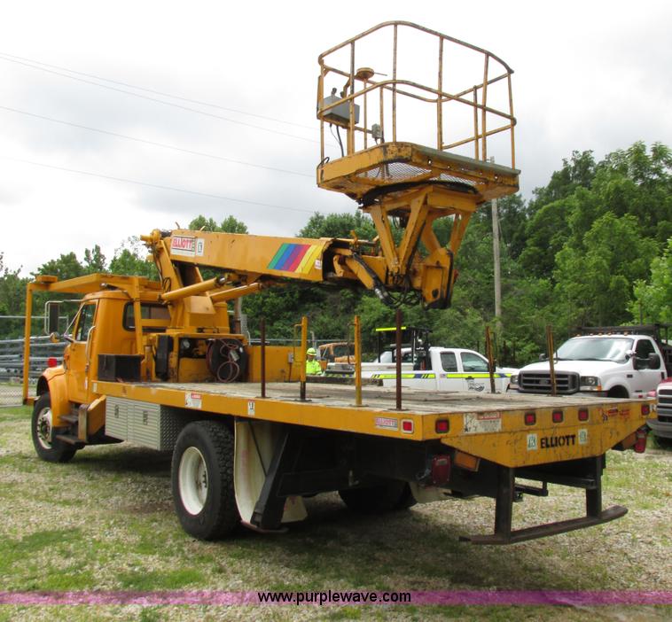 image for item AN9035 2000 International 4900 aerial truck