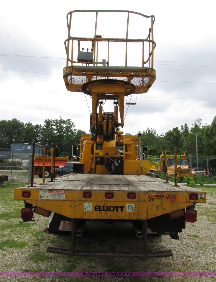 image for item AN9035 2000 International 4900 aerial truck