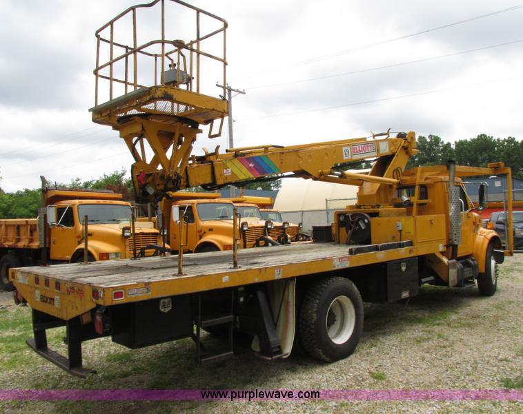 image for item AN9035 2000 International 4900 aerial truck