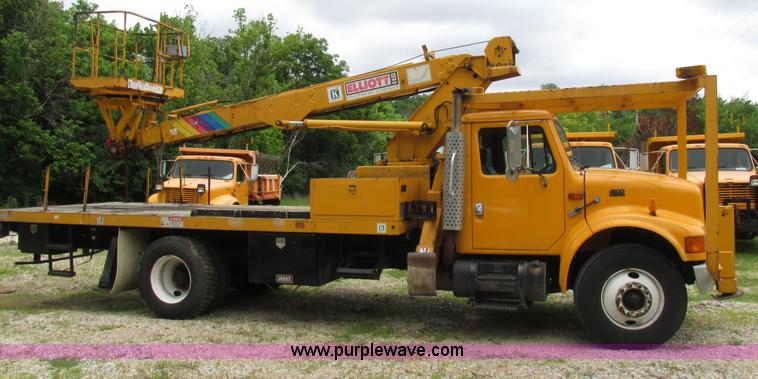 image for item AN9035 2000 International 4900 aerial truck