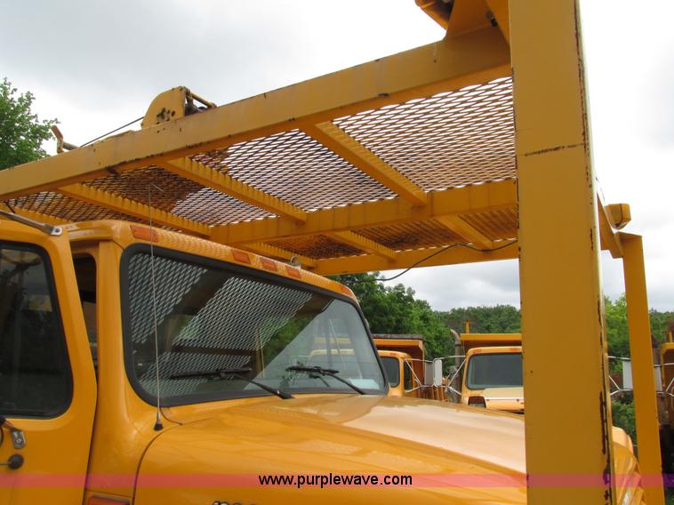 image for item AN9035 2000 International 4900 aerial truck