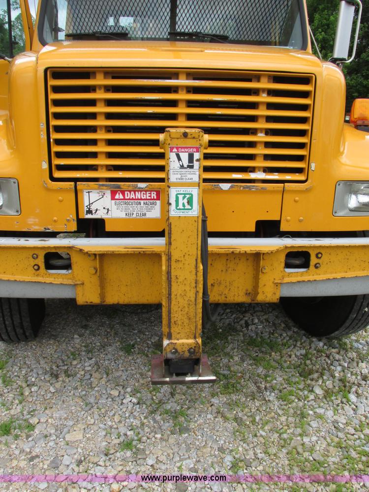 image for item AN9035 2000 International 4900 aerial truck