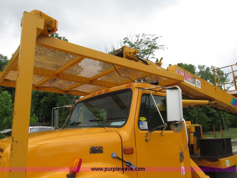image for item AN9035 2000 International 4900 aerial truck