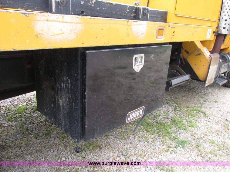 image for item AN9035 2000 International 4900 aerial truck