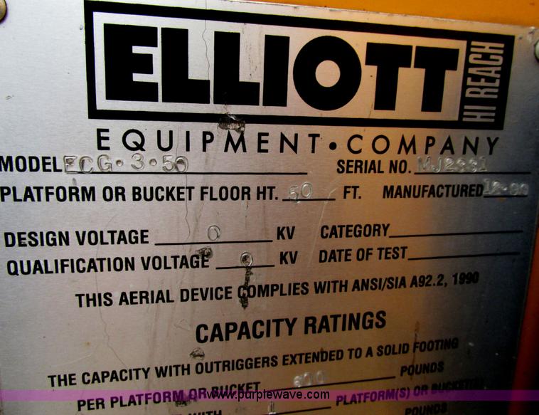 image for item AN9035 2000 International 4900 aerial truck