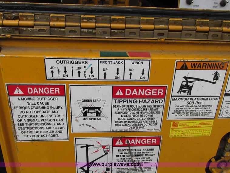 image for item AN9035 2000 International 4900 aerial truck