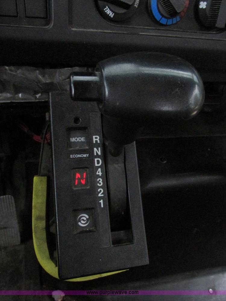 image for item AN9035 2000 International 4900 aerial truck