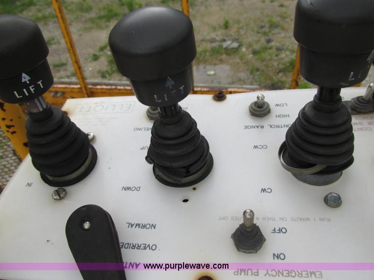 image for item AN9035 2000 International 4900 aerial truck