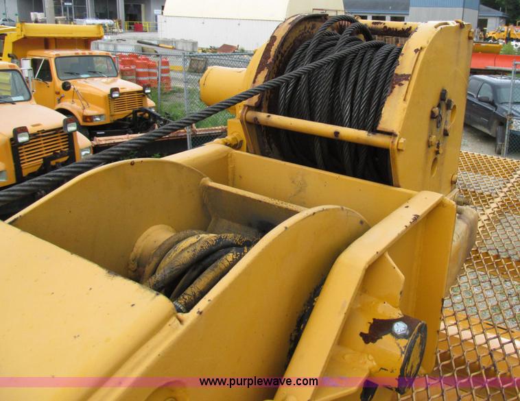 image for item AN9035 2000 International 4900 aerial truck