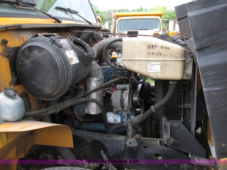 image for item AN9035 2000 International 4900 aerial truck