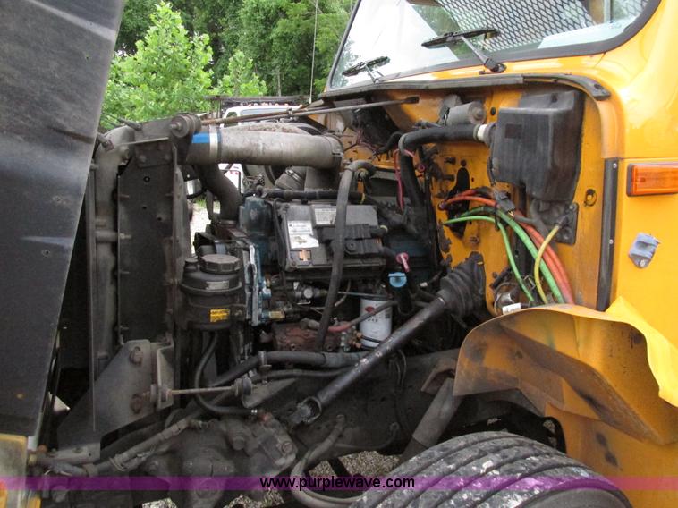 image for item AN9035 2000 International 4900 aerial truck