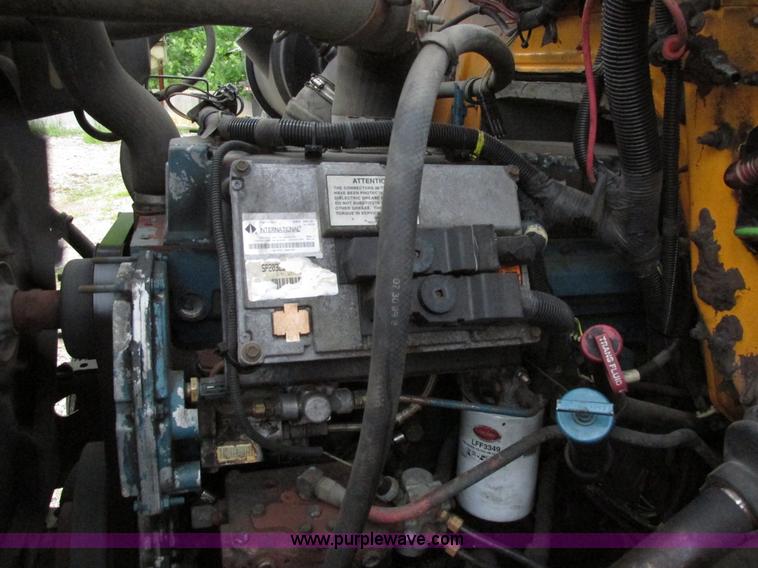 image for item AN9035 2000 International 4900 aerial truck