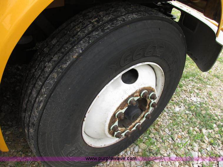 image for item AN9035 2000 International 4900 aerial truck