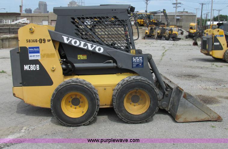 image for item AN9123 2006 Volvo MC80B skid steer